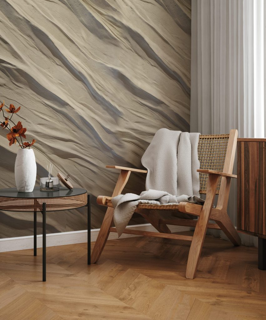 Homokszínű, hullámzó domborművű Calce & Clay Scultura fal fotellel és kisasztallal