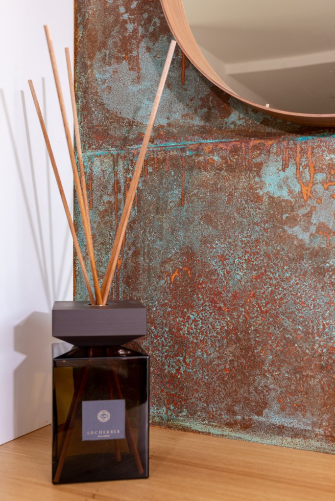 OxyD’Arthe Base Copper LX felület közelről, illatpálcás diffúzorral