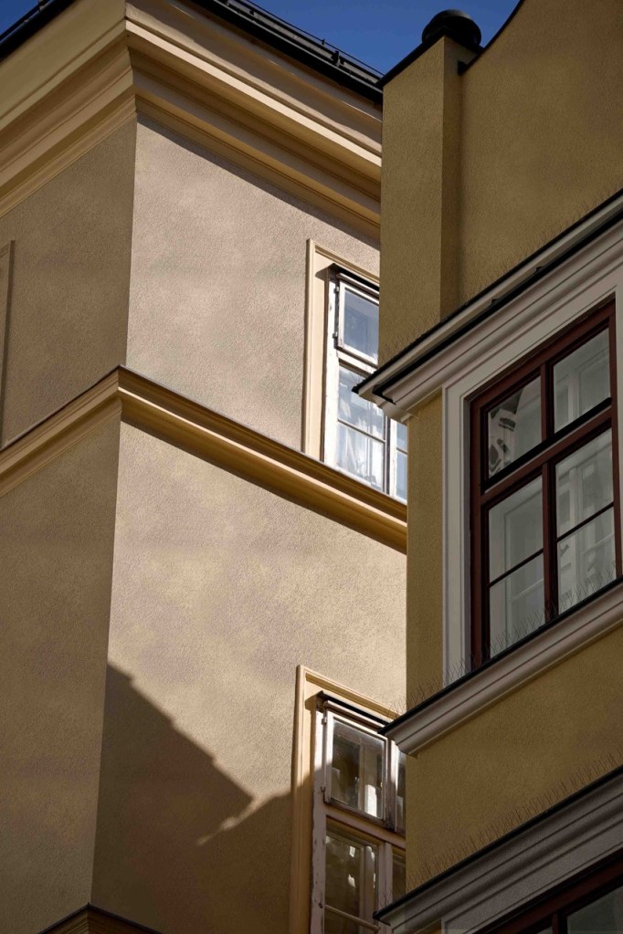 Okkersárga Sfumature homlokzat